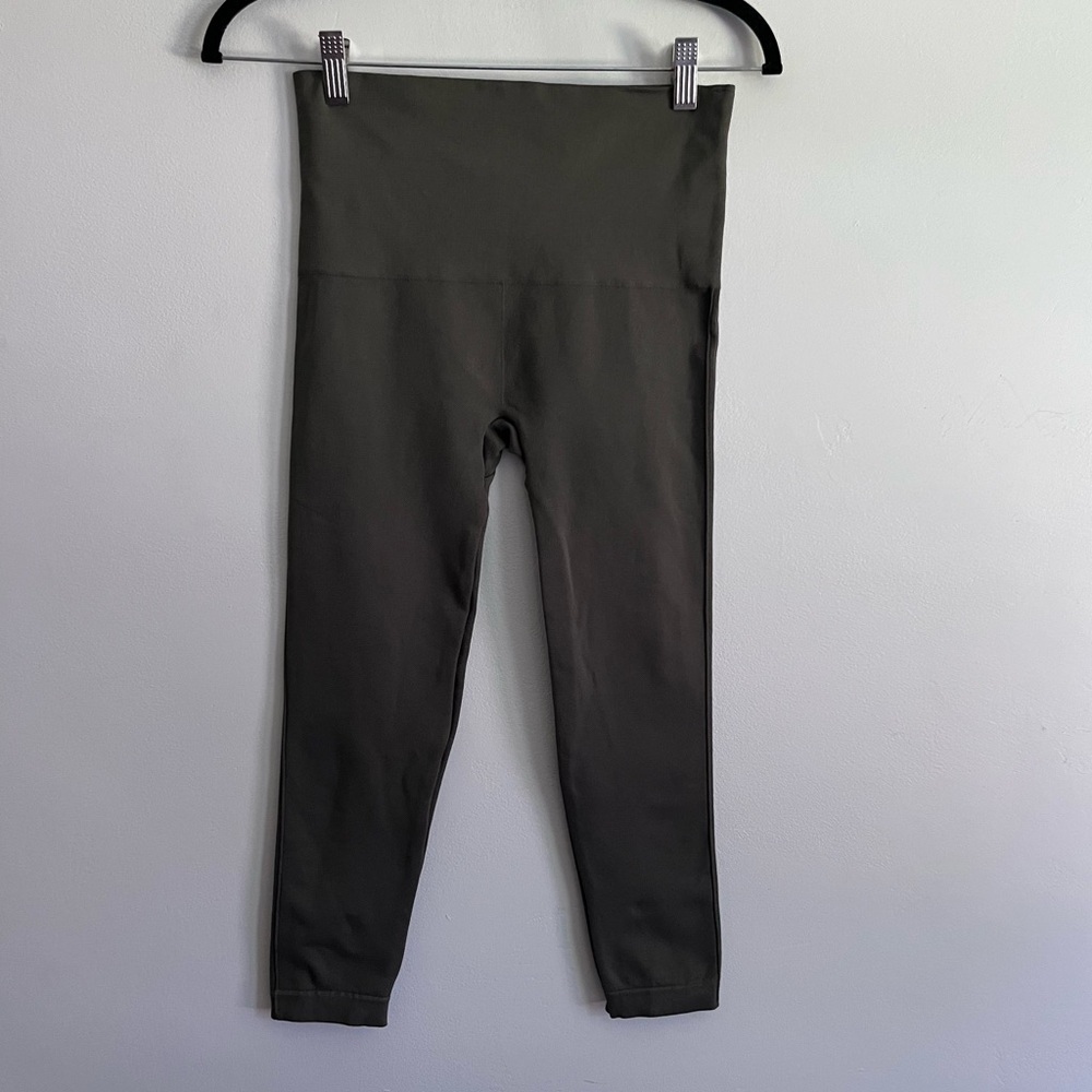 Spanx Olive Green Cropped Seamless High Rise Leggings